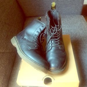 Doc Martens Kids Delaney UK 3 | EU 36 | Fits W 5